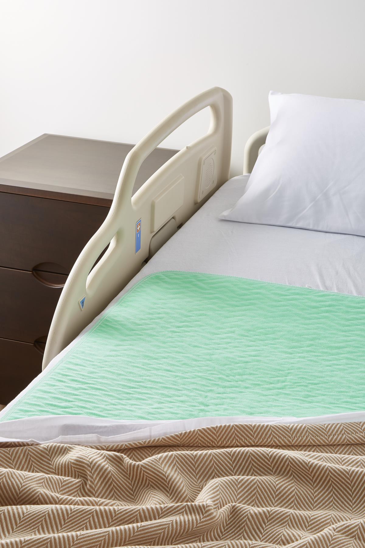 Medline Quick Dry Poly Laminated Reusable Underpads - Image 18